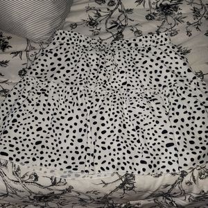 Short skirt flare animal print like new